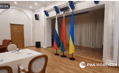 Украинская делегация прибыла на границу для участия в переговорах. Среди делегатов — министр обороны Резников