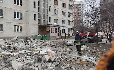 В Харькове на центральной площади разрываются ракеты: видео
