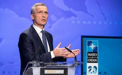 Столтенберг: НАТО не закриватиме небо над Україною