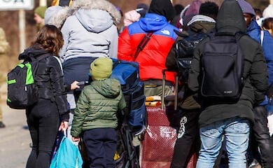 Как вызвать спецслужбы и общаться с родными, если нет связи