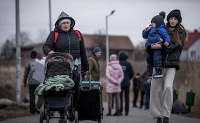 Біженцям з України дозволили жити та працювати в Євросоюзі до трьох років