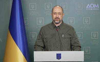 Шмыгаль: Украина переходит на экономику военного положения
