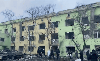Оккупанты с самолетов целенаправленно разбомбили детскую больницу в Мариуполе