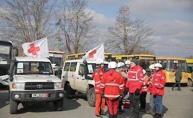 Рятували дітей та тяжкохворих: у поліції Київщини розповіли про евакуацію населення