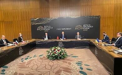 В Турции начались переговоры министров иностранных дел Украины, России и Турции