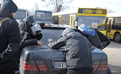 Затримали групу мародерів, які ховалися серед евакуйованих з Бучі (відео)