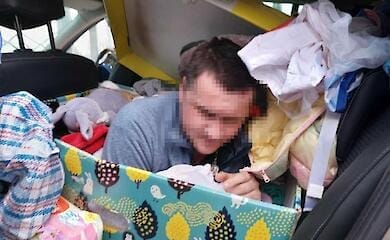 Прикордонники затримали чоловіка, який намагався залишити Україну у бейбі-боксі