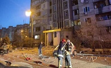 У Києві залишки збитої ракети спричинили пожежу (відео, фото)