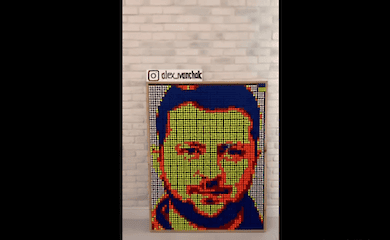 Днепрянин выложил портрет Зеленского из кубиков Рубика
