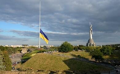 Захід "прокидається", а бізнес йде із РФ: підсумки 18.02