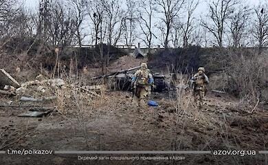 Полк Азов знищив два російські танки та катер