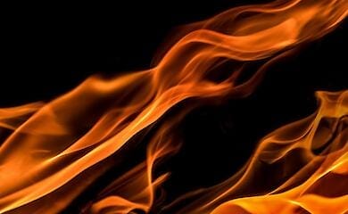 Під Києвом окупанти обстріляли селище: зруйновано будинок