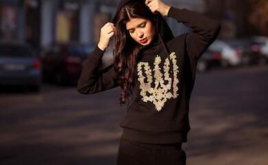 Модний український патріотичний одяг