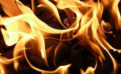 Эксперты рассказали, почему поджог травы в военное время является диверсией