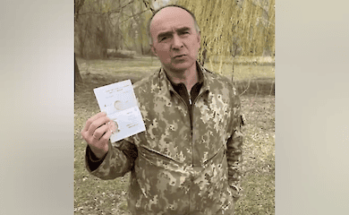 Летчик-испытатель и защитник Украины порвал свой российский паспорт