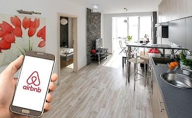 Сервис Airbnb больше не обслуживает россиян и белорусов по всему миру