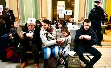 Фахівці пояснили, як почуватися комфортно серед великої кількості людей