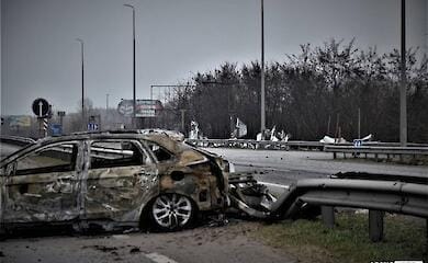 В Киевской области между Милым и Мрия оккупанты расстреляли около 10 автомобилей с людьми