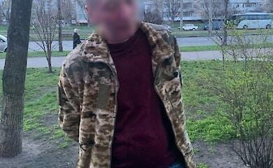 В Киеве задержан злоумышленник, который набросился с ножом на прохожих
