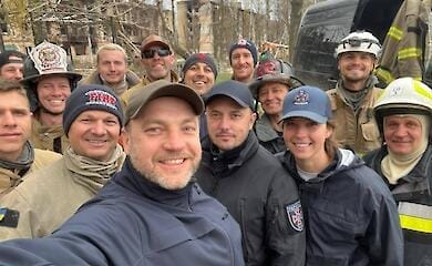 В Бородянку под Киевом приехали иностранные спасатели