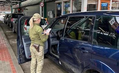 ДПСУ продовжила можливість виїзду за внутрішніми паспортами