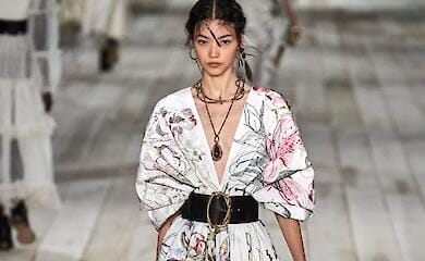 Які сукні увійшли в моду навесні та влітку 2022