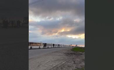 Автобуси для евакуації з Маріуполя все ще чекають на людей у місті Оріхів