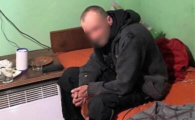 Отказался от застолья и получил удар ножом: мужчина напал на знакомого