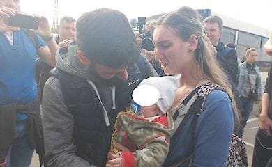 Журналісти показали фото маріупольців із Азовсталі, які прибули до Запоріжжя