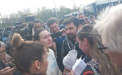 Журналісти показали фото маріупольців із Азовсталі, які прибули до Запоріжжя