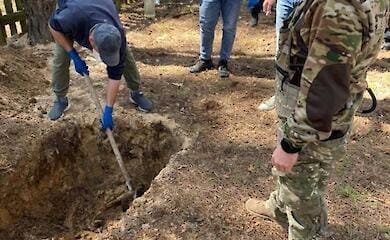 Расстреляли и переехали танком: на Вышгородщине обнаружили тела двух мужчин жестоко убитых оккупантами