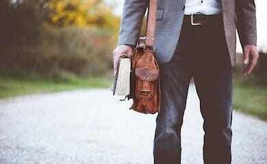 Во время войны около трети предприятий сократили зарплаты служащим и рабочим