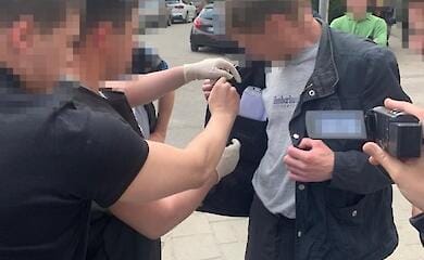 Відправляв за кордон чоловіків: порушника затримали