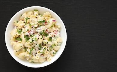 Как приготовить салат с макаронами и тунцом