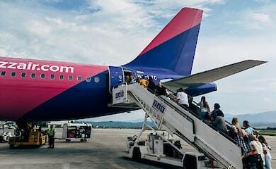 Wizz Air бесплатно доставит украинских беженцев в Великобританию