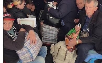 В Луганской области под обстрелами продолжают эвакуировать людей