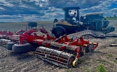 На Київщині трактор підірвався на міні