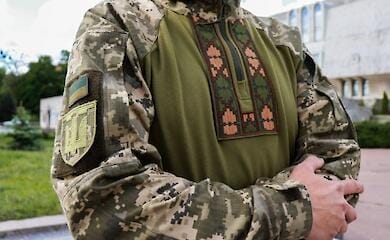 В Черкасах створили бойову вишиванку