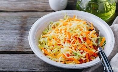 Салат из морковки с сыром и яйцами: простой рецепт