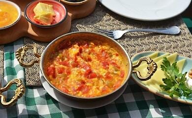 Турецькі мотиви: омлет із овочами