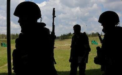 Російський окупант похвалився дружині, що вбив українця ударом клинка