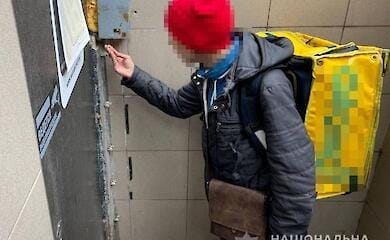 Розповсюджував канабіс: в Одесі затримали наркокур'єра