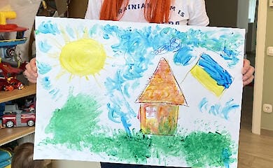 Як можна відправити малюнок на фронт