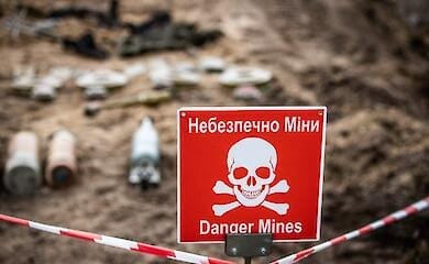 У Києві на пляжах шукають міни