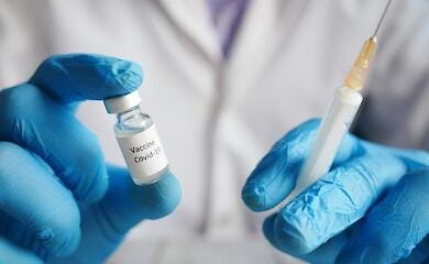 В США вакцину Moderna от коронавируса могут одобрить для детей с 6 месяцев