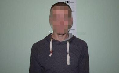 В Киеве мужчина познакомился с женщиной и ограбил ее