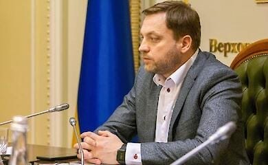 Денис Монастирський закликав легалізувати короткоствольну зброю