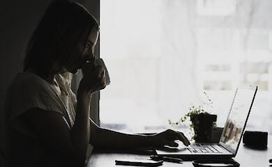 Июнь &ndash; зарплаты прекратили снижение