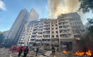 Українська влада обіцяє "відповідь" за обстріляний Київ