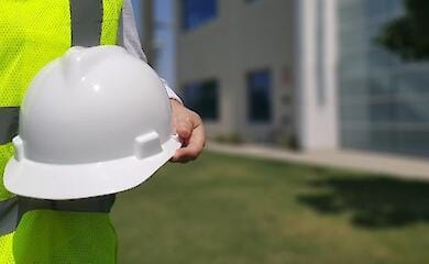 Електриком та на складі: яку роботу можуть знайти українці у Румунії
